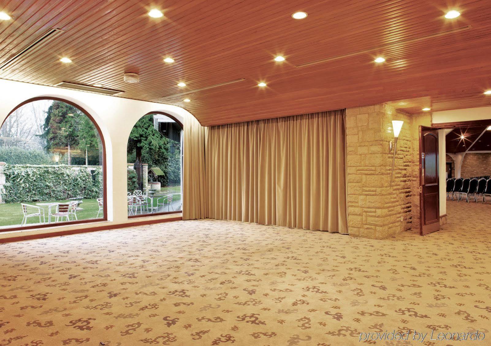 Copthorne Effingham Gatwick Hotel Kemudahan gambar